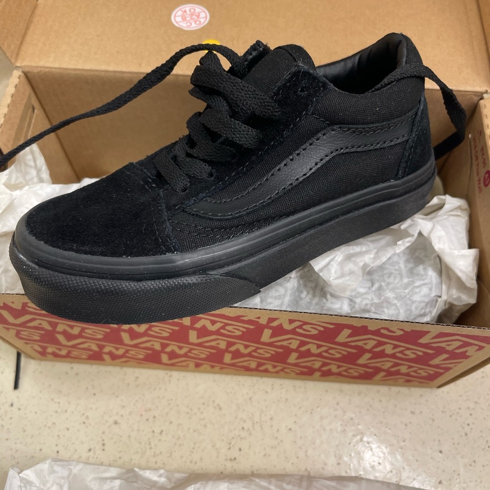 NEW Vans Old Skool Shoe Black on Black 10.5 Youth - With Box